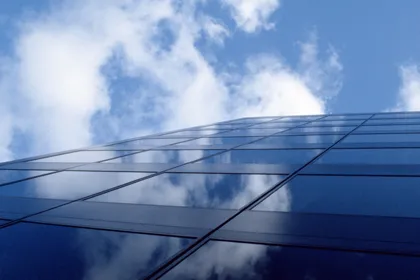 半透明的玻璃幕墙，会成为将来的太阳能电池？