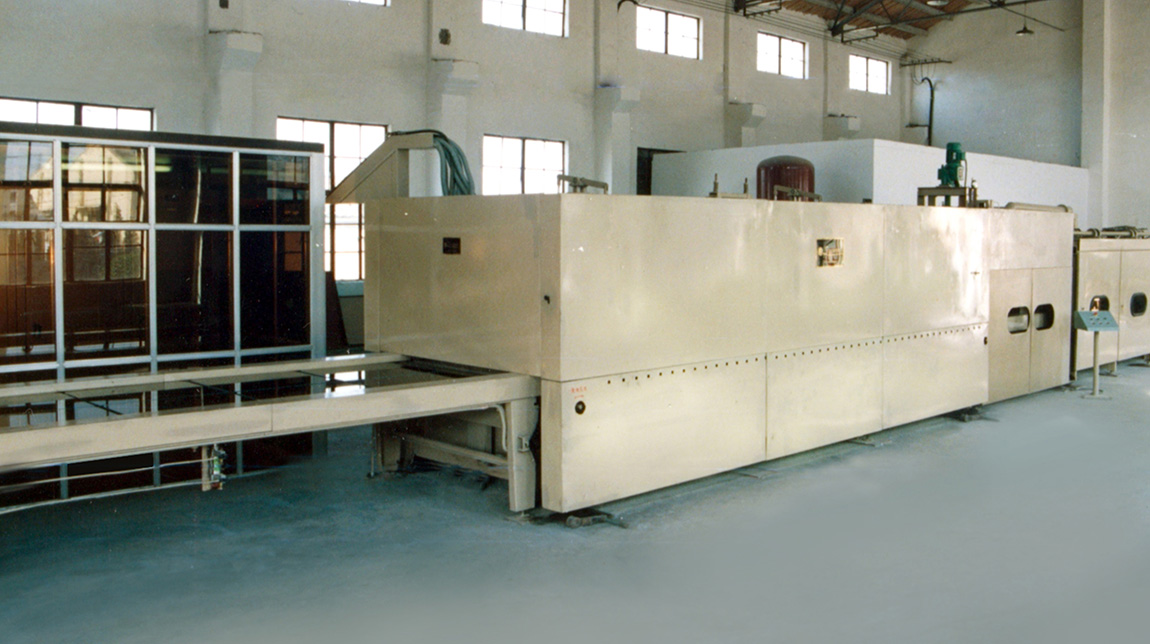 1994年12月，第1台北玻钢化炉成功交付扬州堡成.jpg